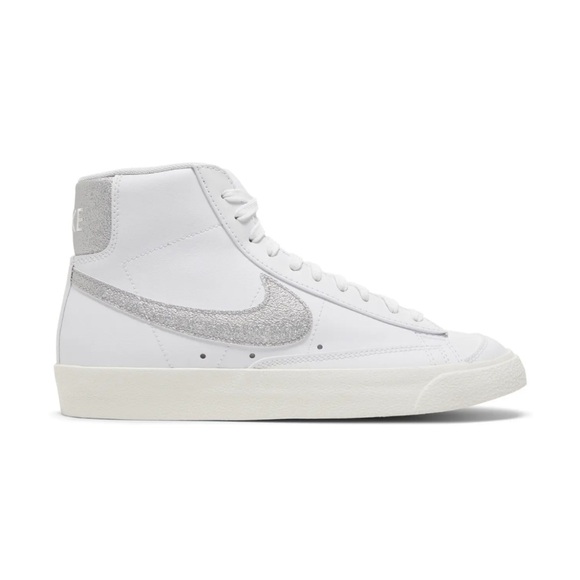 Nike Blazer Mid ’77 ESS in White & Metalic Silver - Picture 3 of 13